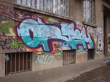 Graffiti Bombing - Photo by Metros - metros, metro, ortem (2012)