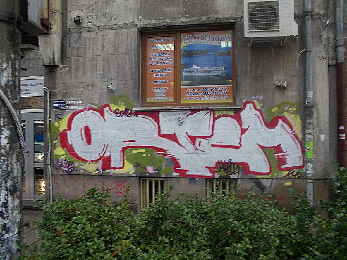 Graffiti Bombing - Photo by Metros - metros, metro, ortem (2012)