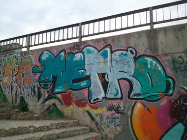 Graffiti Bombing - Photo by Metros - metro, metros (2013)