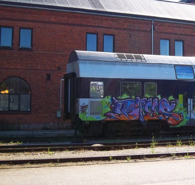 Graffiti Train in Copenhagen - Photo by Meyerundschmidt - Dtees (2012)