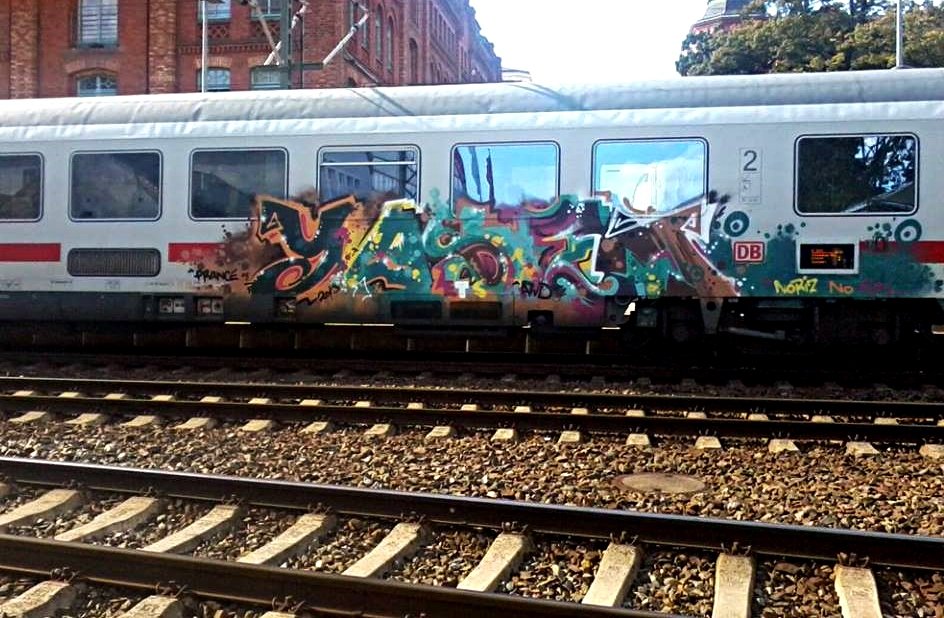Graffiti Train - Photo by Meyerundschmidt - yasem, qvd (2013)
