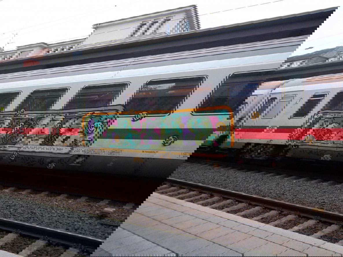 Graffiti Train - Photo by Meyerundschmidt