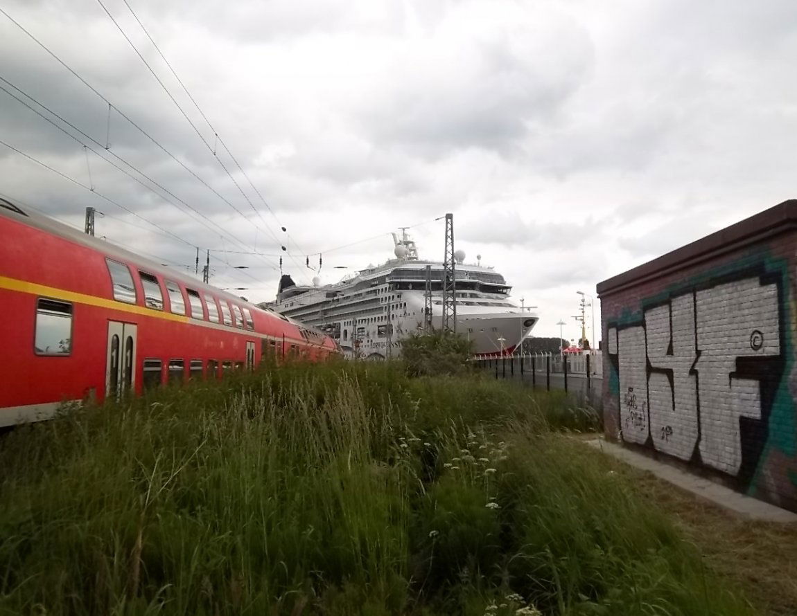 Graffiti Bombing in Rostock - Photo by Meyerundschmidt - Iyf, Warnemünde (2013)