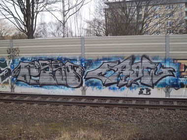Graffiti Bombing - Photo by Meyerundschmidt - Fisso, Crow