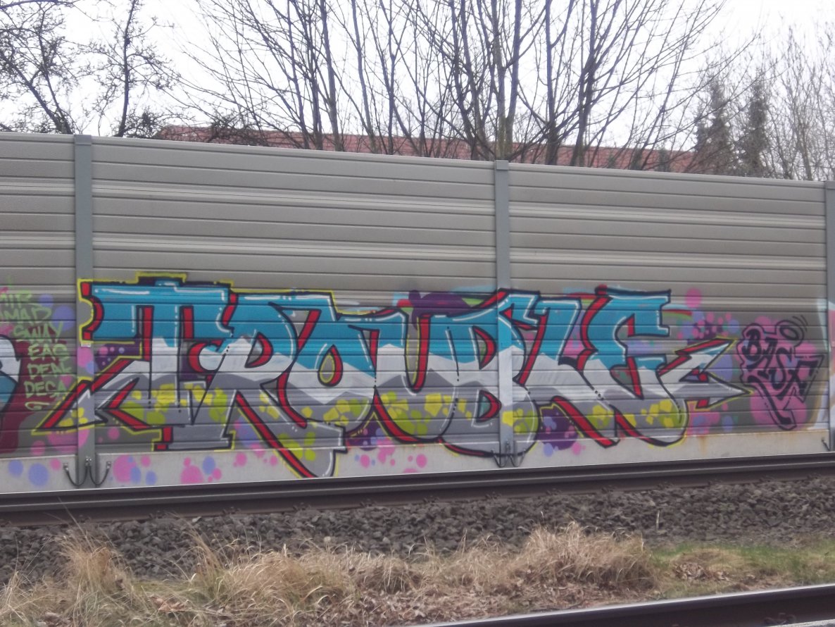 Graffiti Wall - Photo by Meyerundschmidt - Trouble, Hamburg, Line