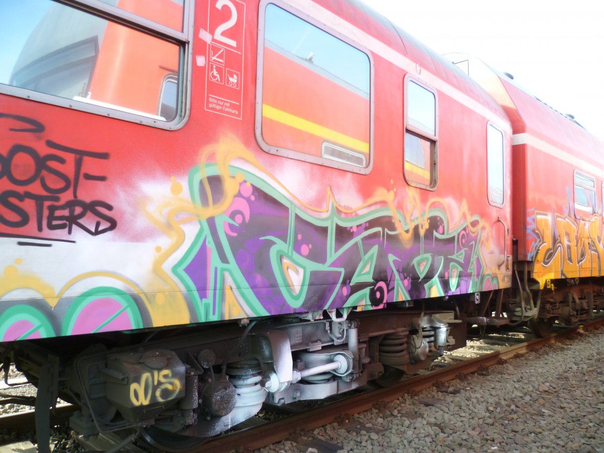 Graffiti Train - Photo by Meyerundschmidt - Caps, oo