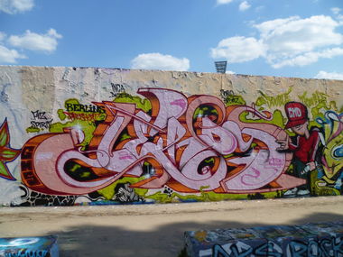 Graffiti Wall - Photo by Meyerundschmidt - Leroy