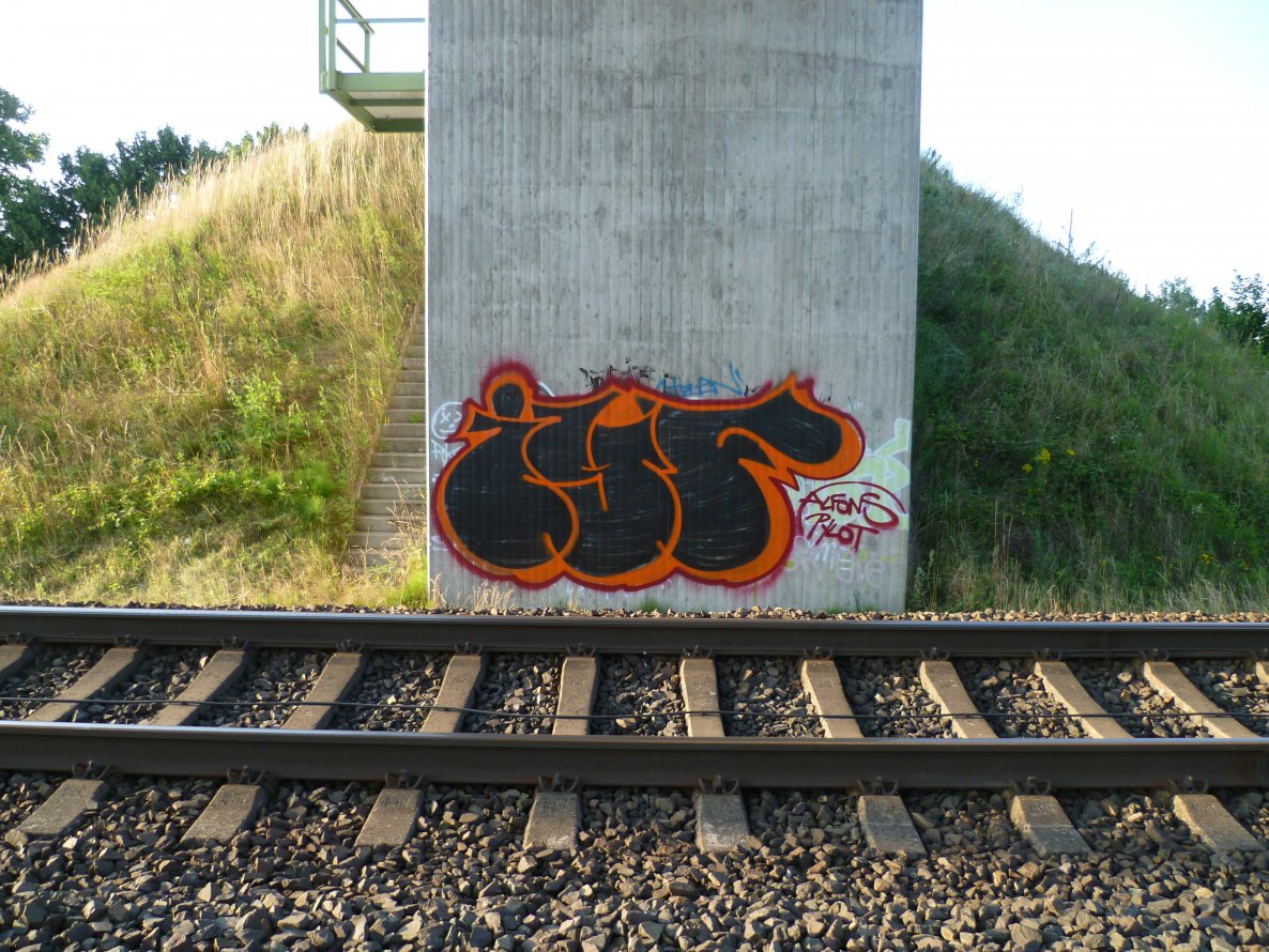 Graffiti Bombing - Photo by Meyerundschmidt - iyf