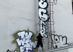 Graffiti Bombing - Photo by MezaEC - Budapest, Rooftop, Bombing (2023)