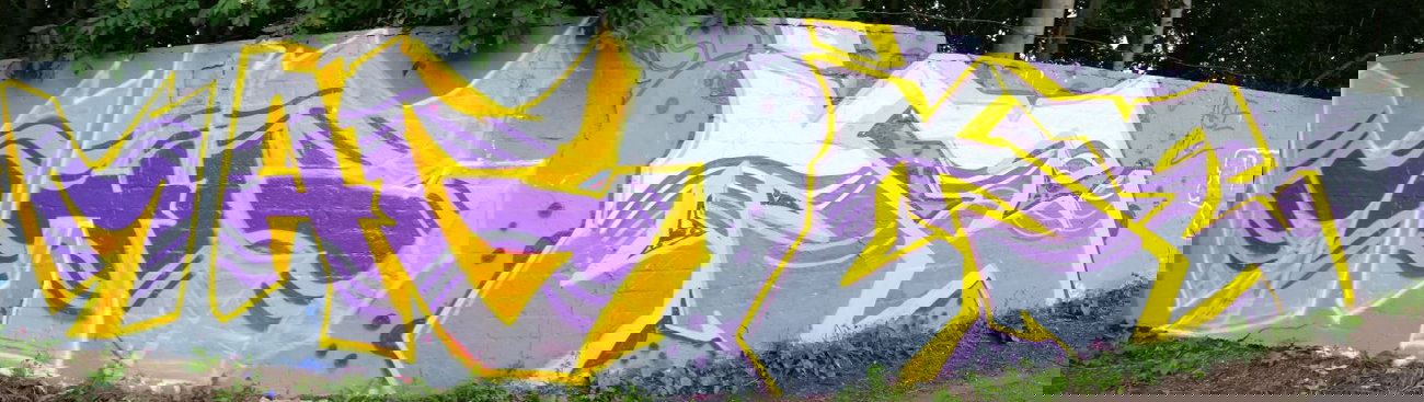 Graffiti Wall - Photo by MichaelError - mag, me, ace