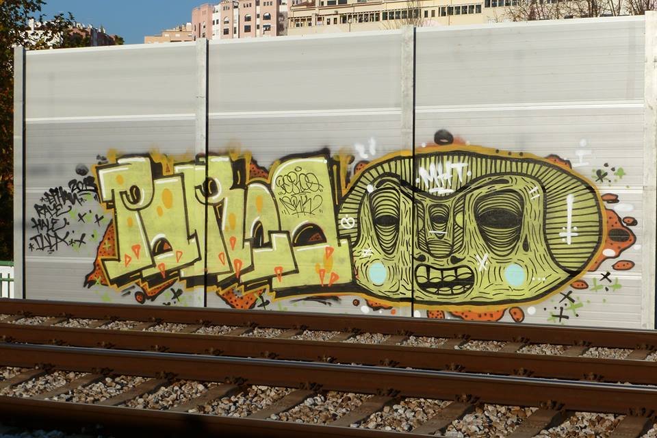 Graffiti Bombing in Queluz - Photo by MigMig