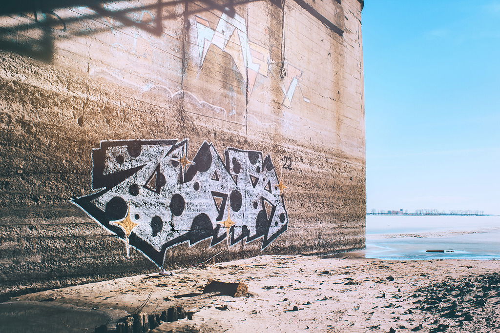 Graffiti Wall - Photo by Mikulishna (2022)