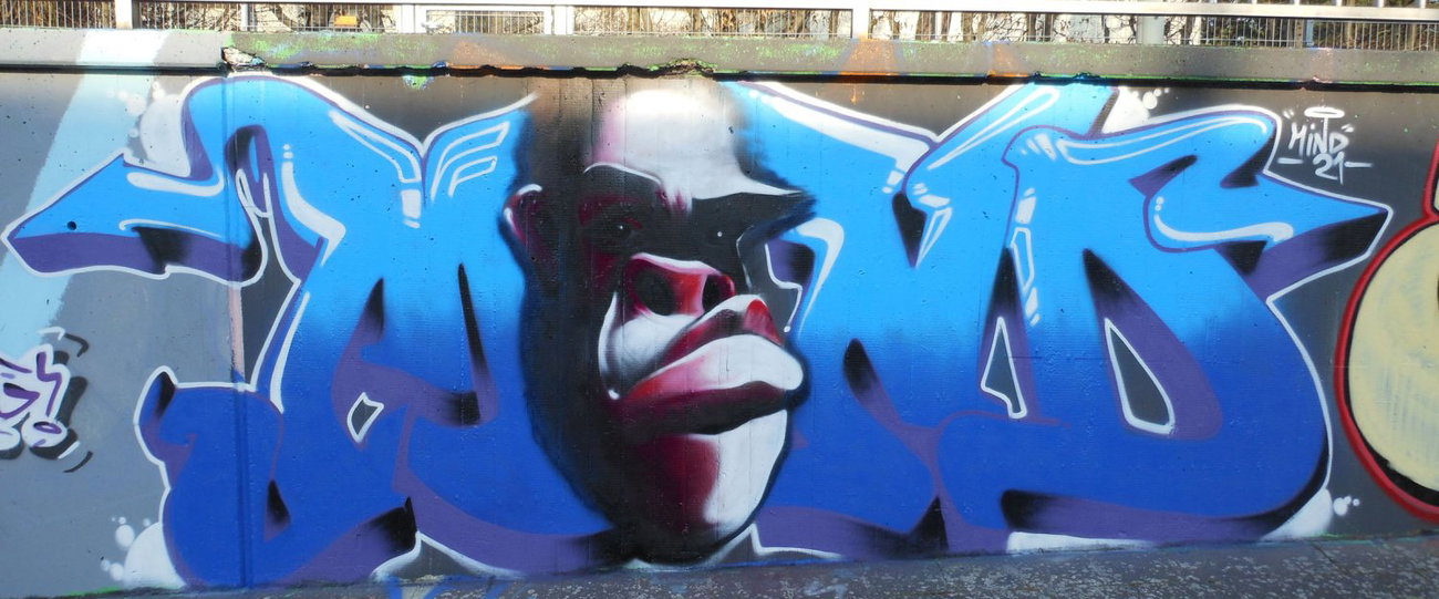 Graffiti Wall - Photo by Mind21
