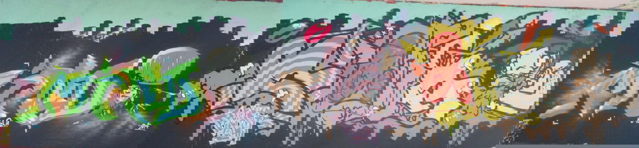 Graffiti Wall in Ireland - Photo by Mind21 - mind21 (2014)