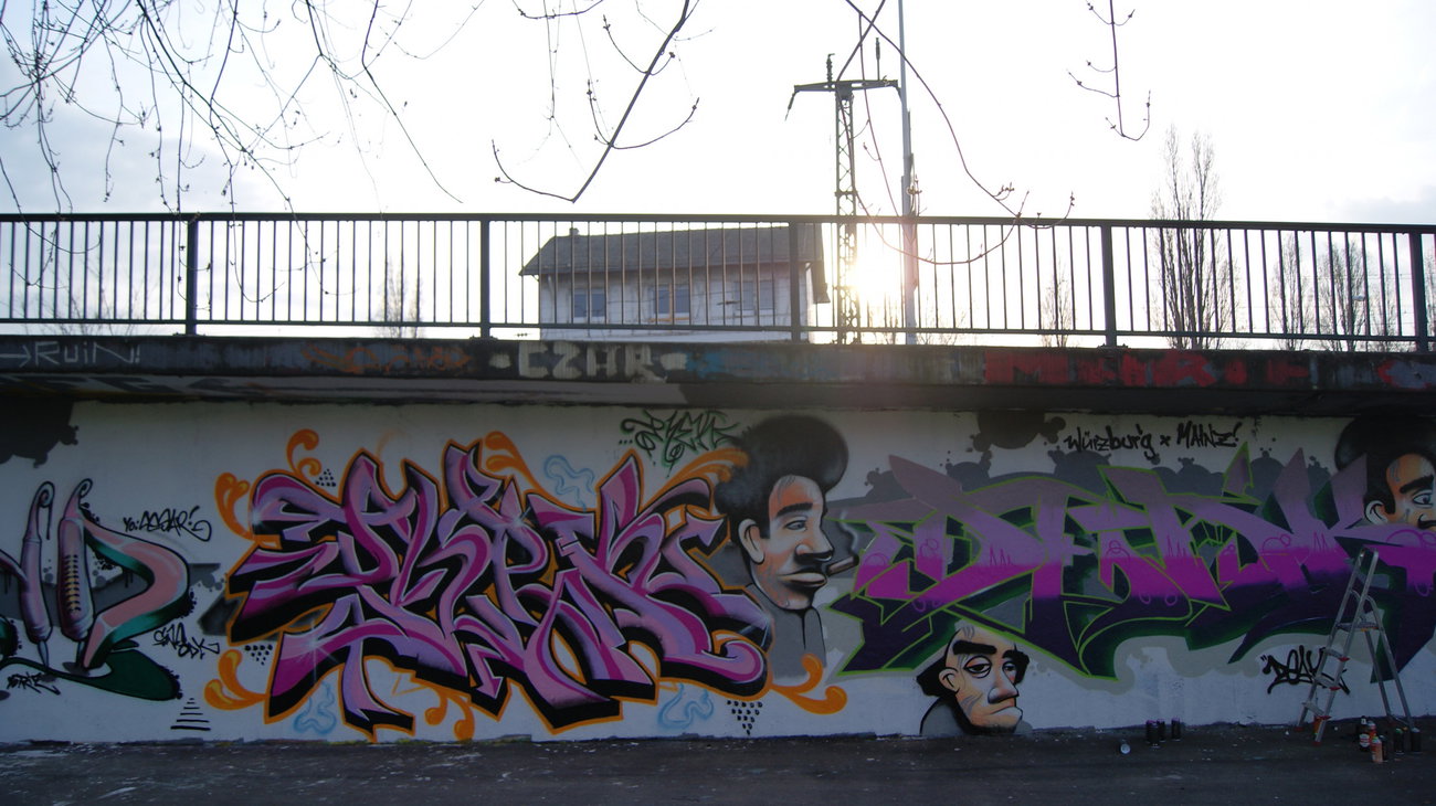 Graffiti Wall - Photo by Mind21