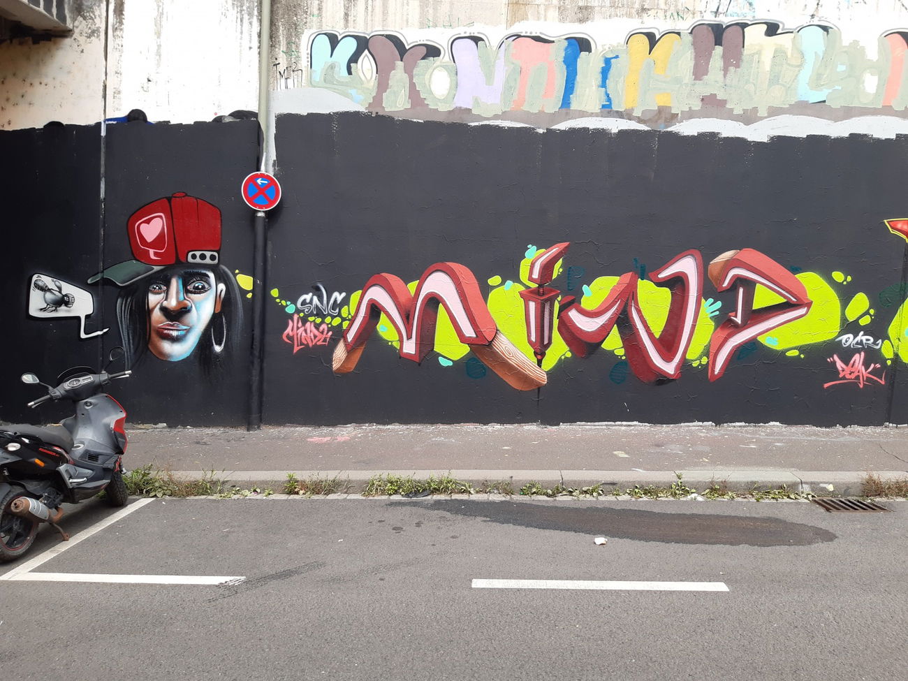 Graffiti Wall - Photo by Mind21