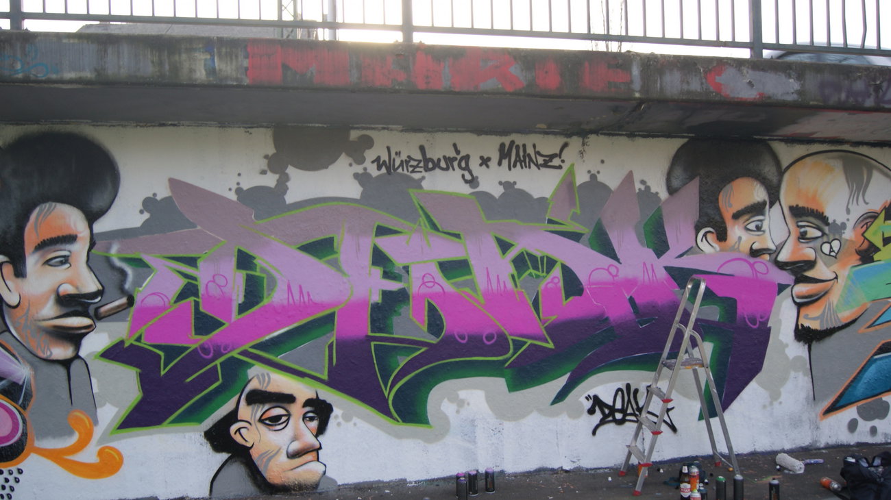 Graffiti Wall - Photo by Mind21