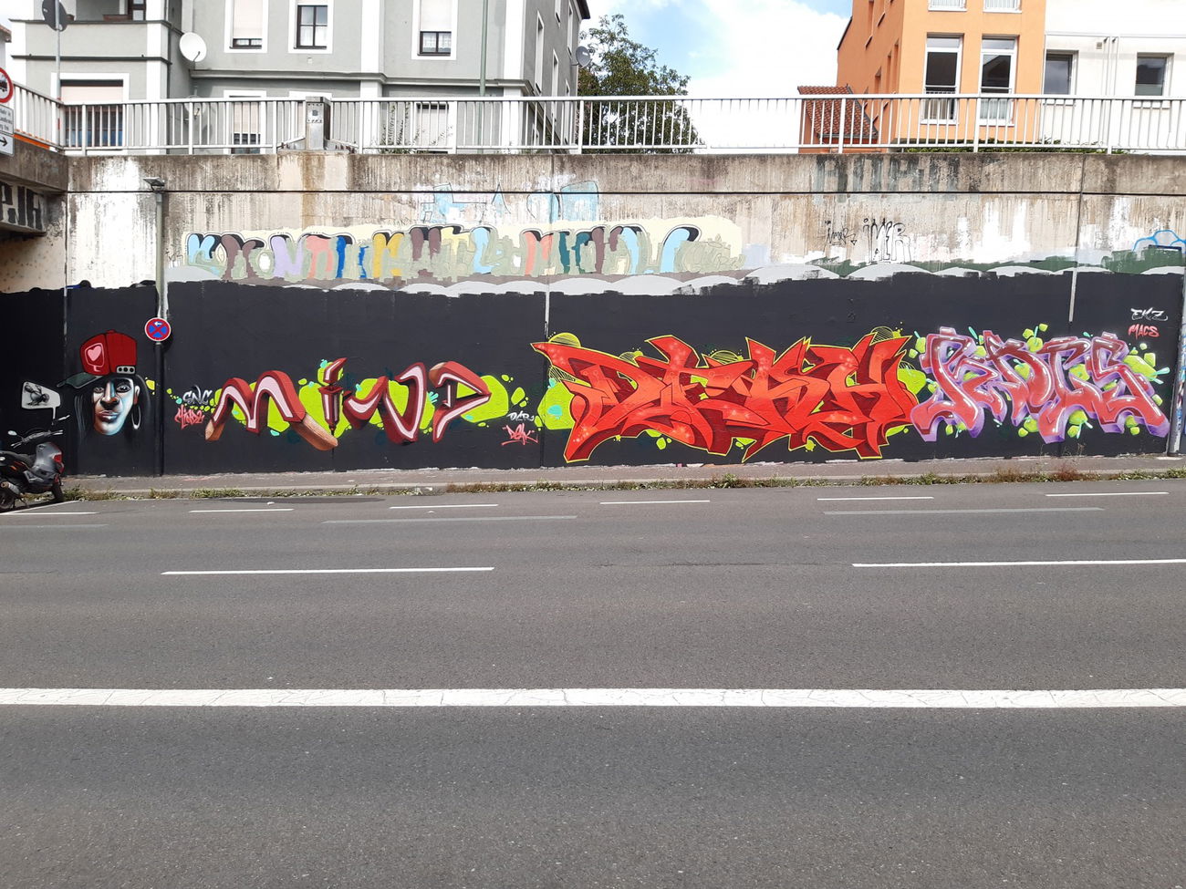 Graffiti Wall - Photo by Mind21