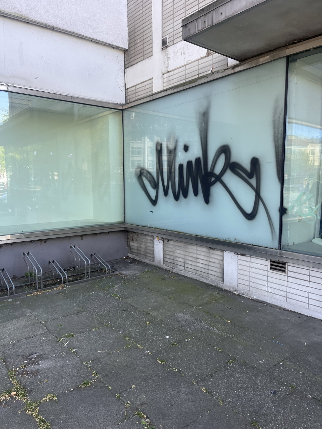 Graffiti Street Art in Bremen - Photo by MinkOne - graffgirls