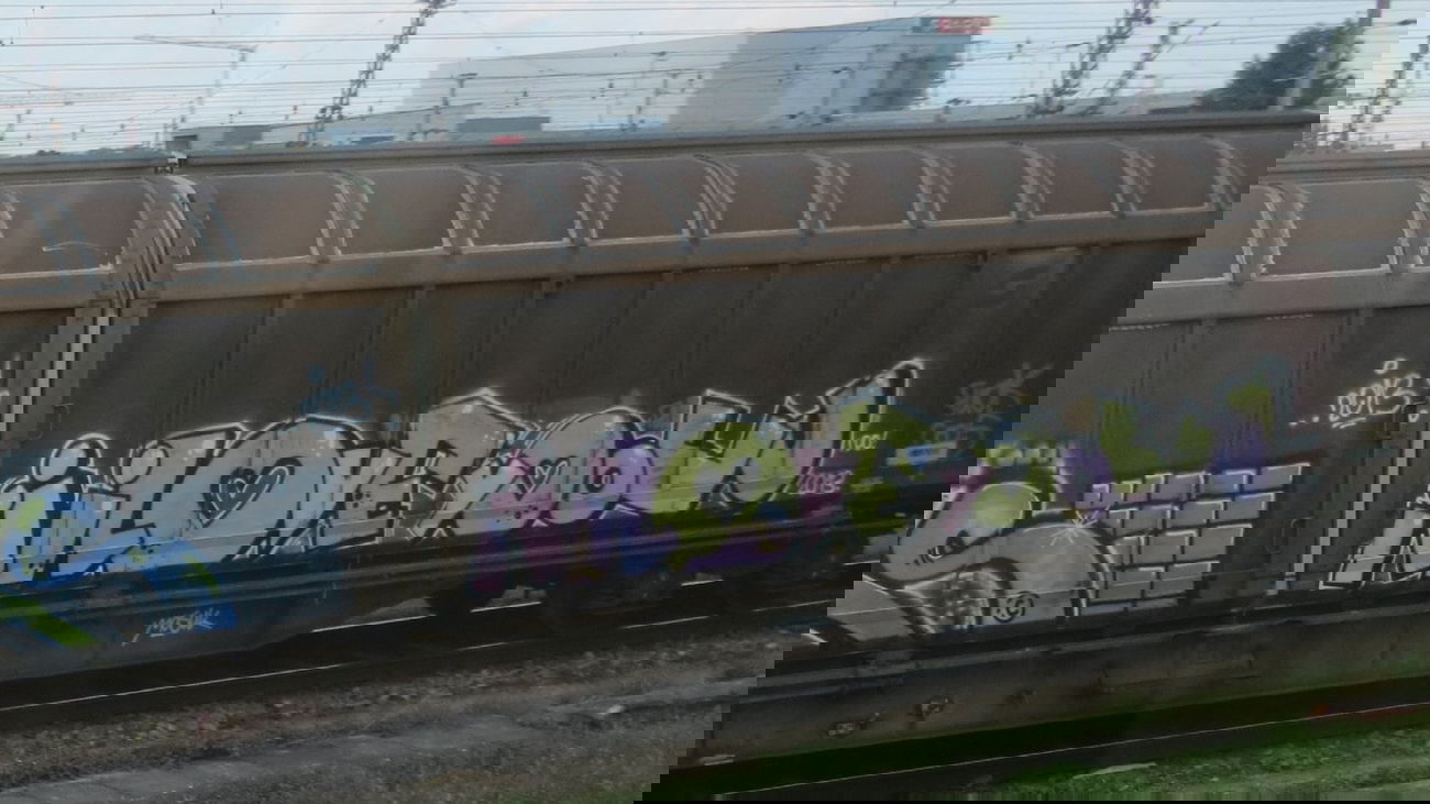 Graffiti Train - Photo by MisterSchnebshod - I, love, you (2013)