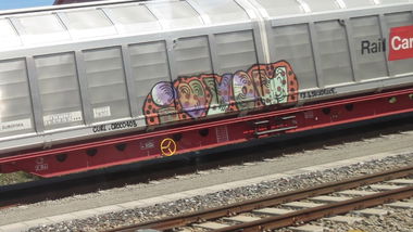 Graffiti Train in Linz - Photo by MisterSchnebshod - iloveu, iloveyou, i