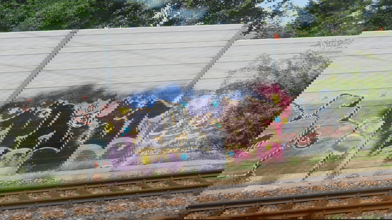 Graffiti Wall in Vienna - Photo by MisterSchnebshod - prost, line, wien (2013)