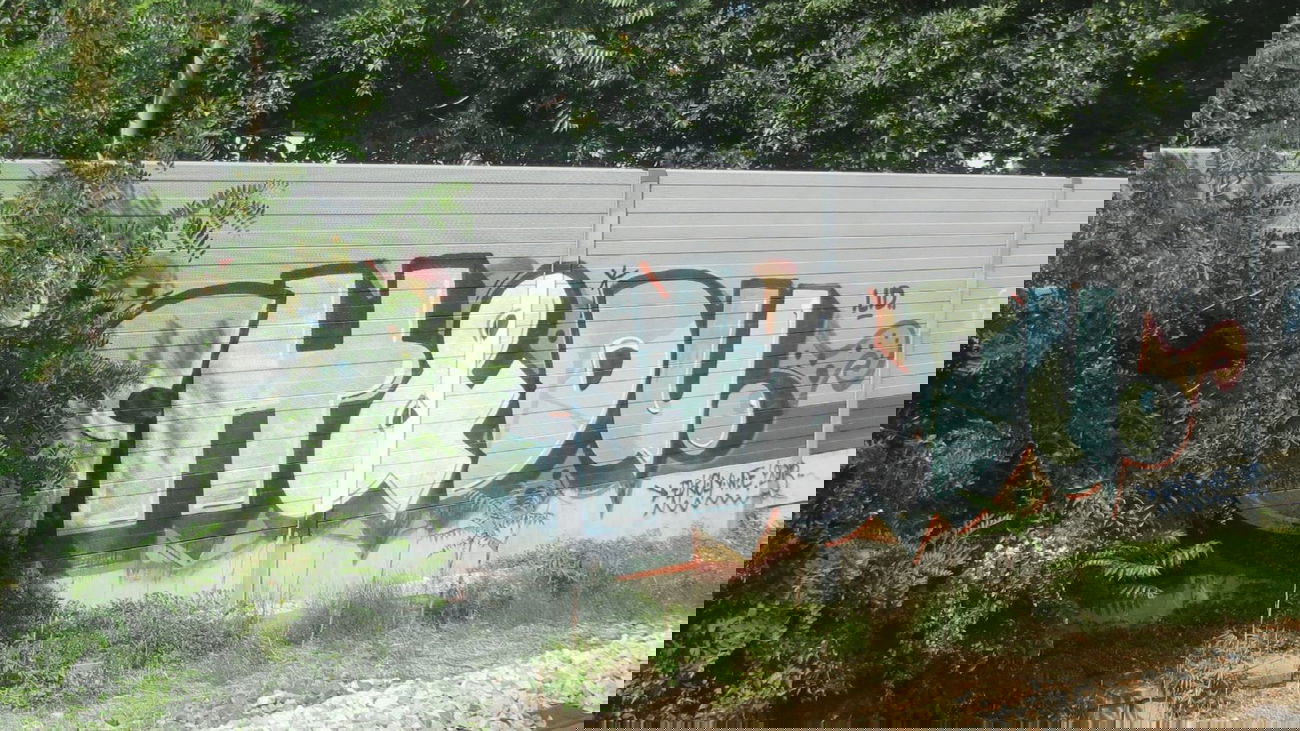 Graffiti Bombing in Vienna - Photo by MisterSchnebshod - ich, du, ich&du