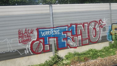 Graffiti Bombing in Vienna - Photo by MisterSchnebshod - tekno, wien, vienna (2010)