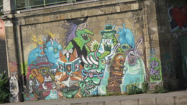 Graffiti Wall in Vienna - Photo by MisterSchnebshod - dxtr, dexter, low