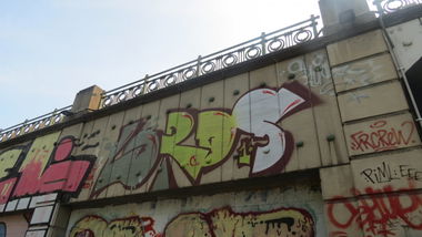 Graffiti Wall in Vienna - Photo by MisterSchnebshod - lords, shue, 77