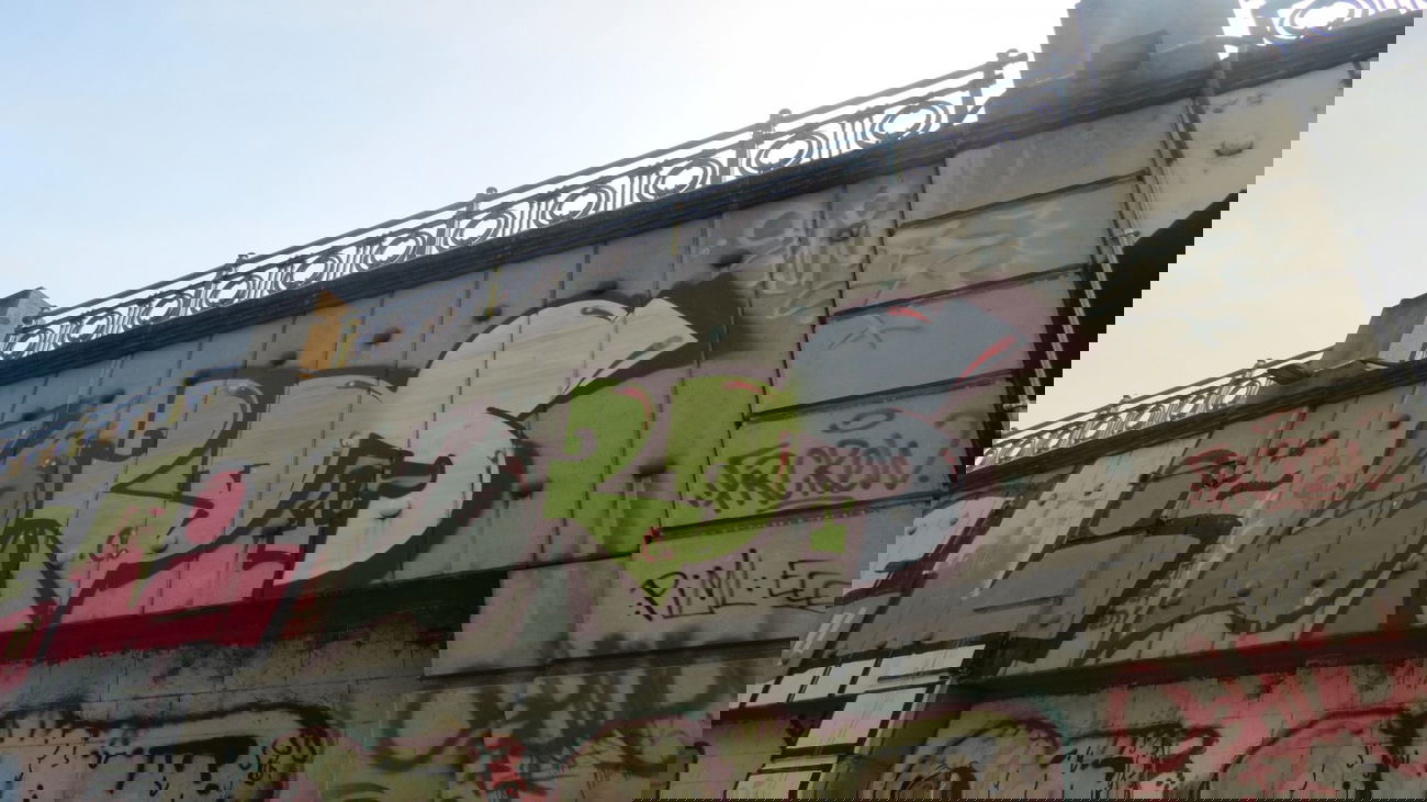 Graffiti Wall in Vienna - Photo by MisterSchnebshod - lords, shue, 77