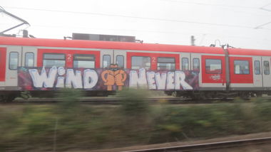 Graffiti Train in München - Photo by MisterSchnebshod - wind, never, asc