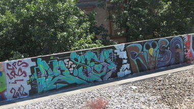 Graffiti Wall in Vienna - Photo by MisterSchnebshod - deseo, risa, cfs (2012)