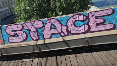 Graffiti Bombing in Vienna - Photo by MisterSchnebshod - stace, kzoo (2013)