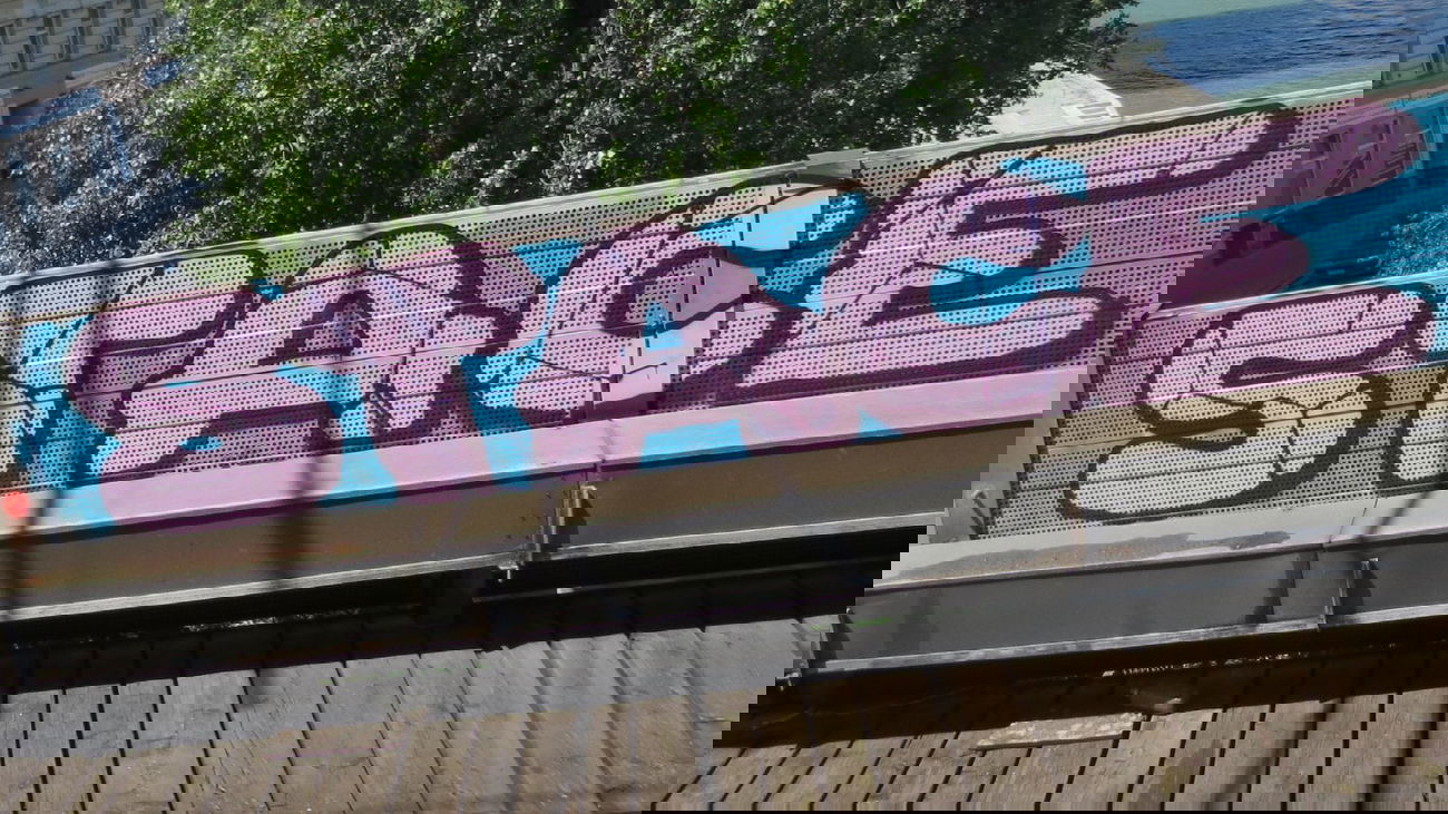 Graffiti Bombing in Vienna - Photo by MisterSchnebshod - stace, kzoo (2013)