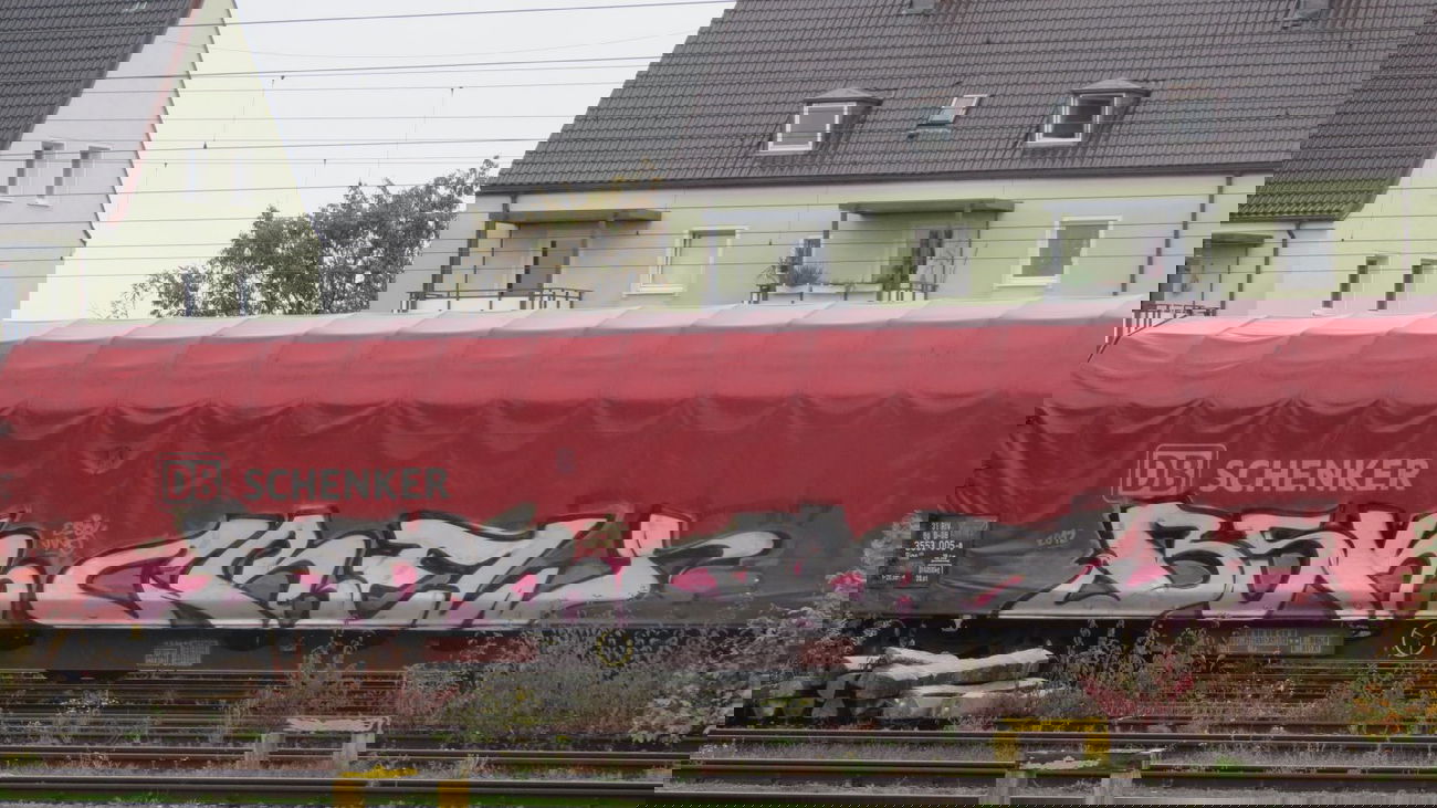 Graffiti Train in Freilassing - Photo by MisterSchnebshod - bsk, crew (2012)