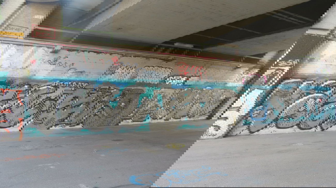 Graffiti Wall in Vienna - Photo by MisterSchnebshod - vael, väl, skeezo (2013)