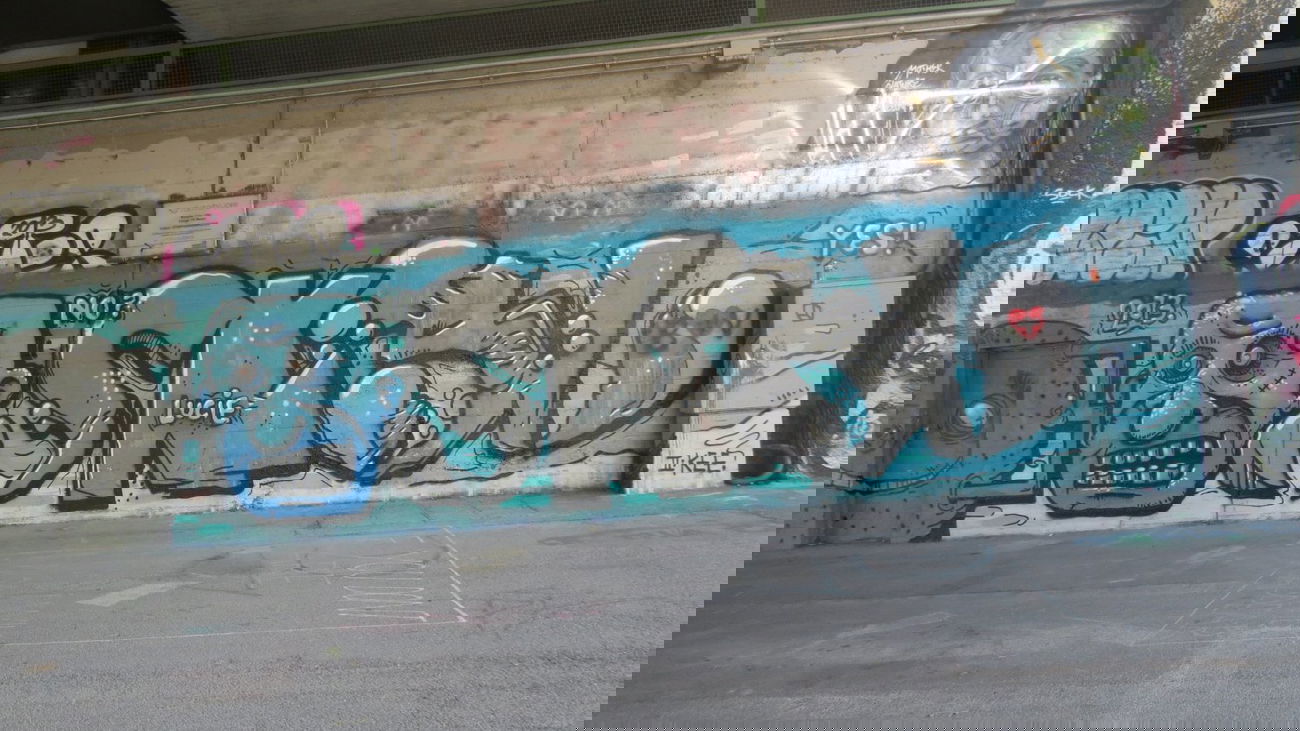 Graffiti Wall in Vienna - Photo by MisterSchnebshod - skirl, ooo, out (2013)