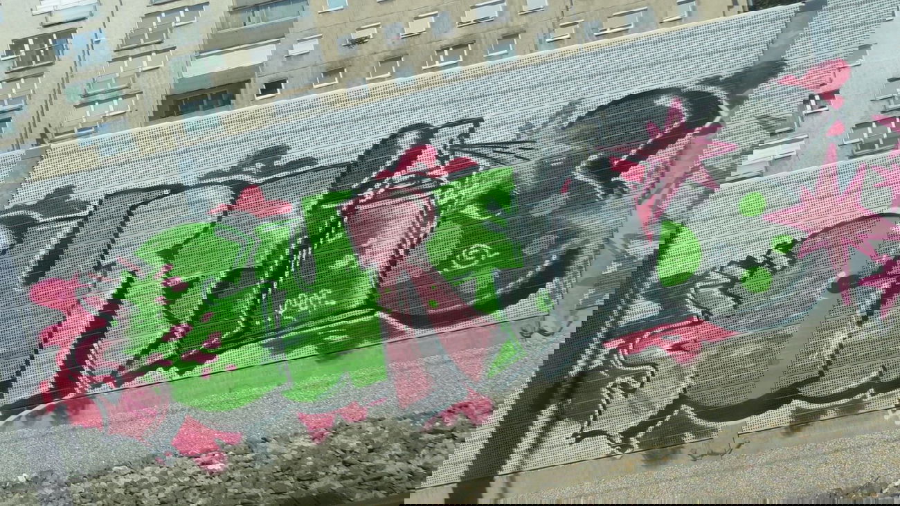 Graffiti Wall in Vienna - Photo by MisterSchnebshod - curtis (2009)