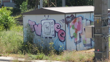 Graffiti Wall in Vienna - Photo by MisterSchnebshod - tvee, tv (2007)