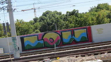 Graffiti Bombing in Vienna - Photo by MisterSchnebshod - low, 2d4 (2012)