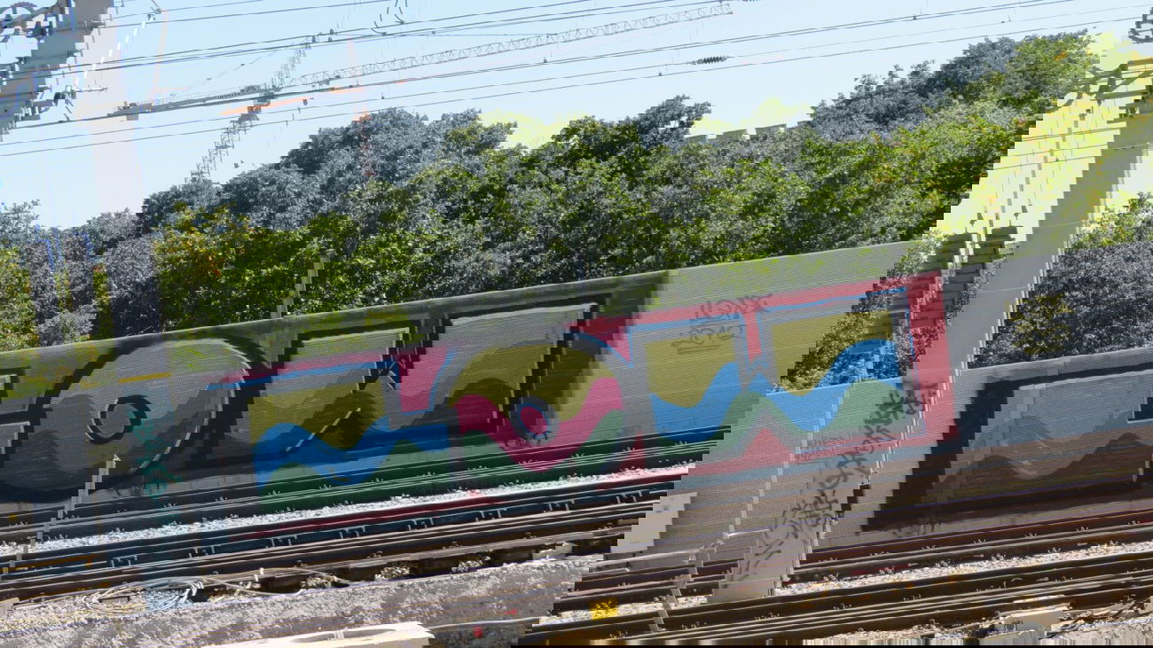 Graffiti Bombing in Vienna - Photo by MisterSchnebshod - low, 2d4 (2012)