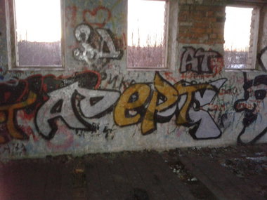 Graffiti Wall - Photo by Mochizart