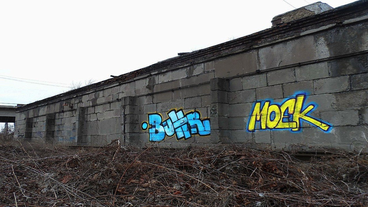 Graffiti Bombing - Photo by Moek - buhr, moek, dnepr (2015)