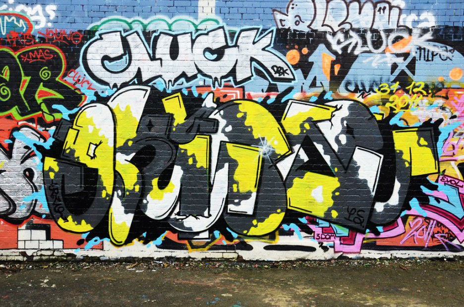 Graffiti Wall in Bristol - Photo by MolotowCocktail - ys, erzo