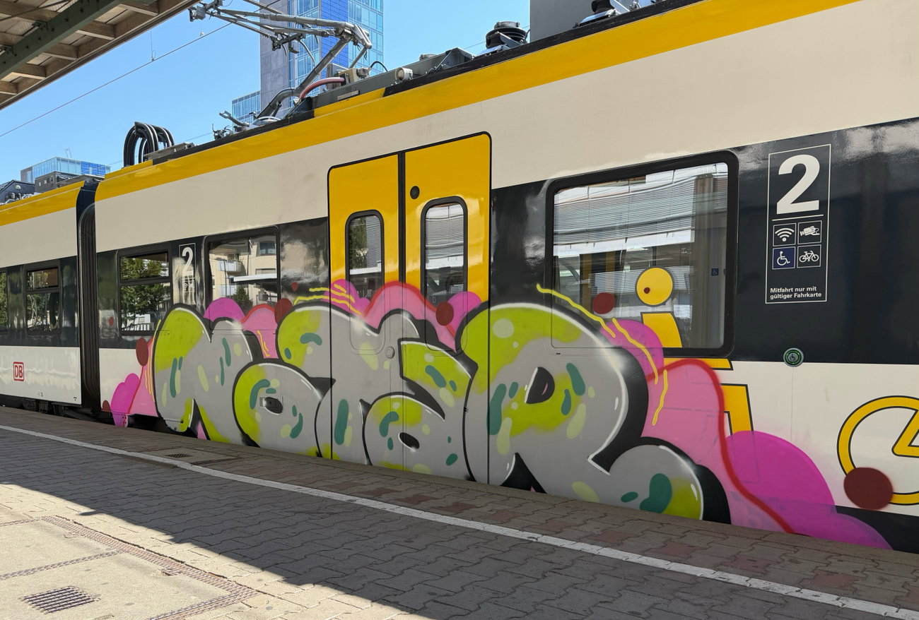 Graffiti Train in Freiburg im breisgau - Photo by MondFiedel (2026)