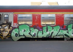Graffiti Train in Hamburg - Photo by Mongole23 - round, one
