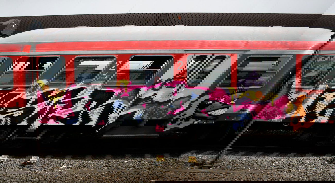 Graffiti Train in Hamburg - Photo by Mongole23 - faster