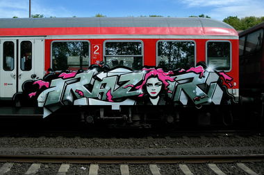 Graffiti Train in Hamburg - Photo by Mongole23 - razor