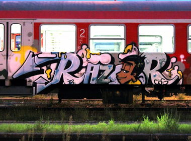 Graffiti Train in Hamburg - Photo by Mongole23 - razor